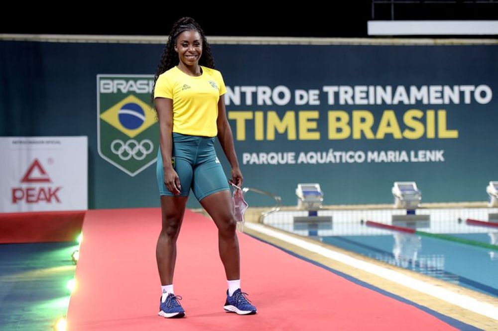 A velocista Rosângela Santos e outros nove atletas olímpicos desfilaram com os uniformes do Time Brasil para a Olimpíada de Tóquio (Japão) 